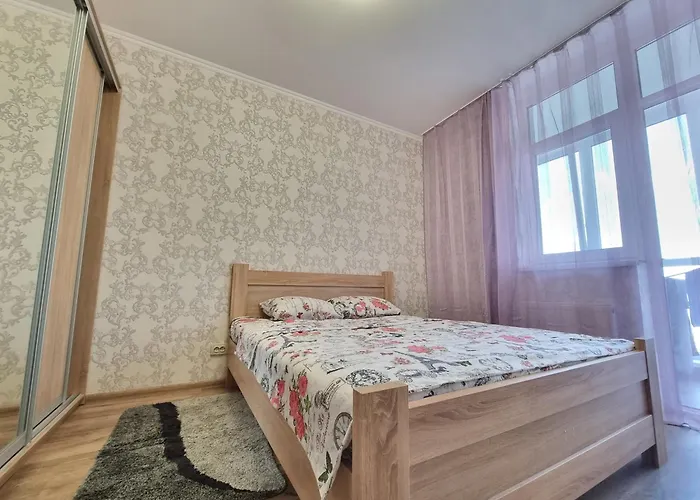 Панорамний Краєвид На Озеро, Поруч Метро